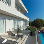 Holiday home Chillax